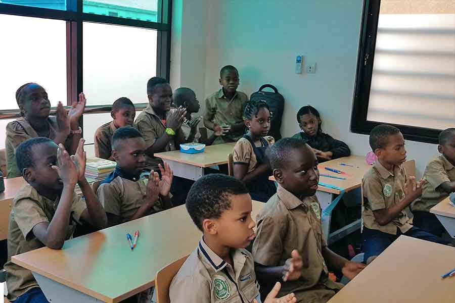 Élèves du Complexe Scolaire Regard d’Afrique